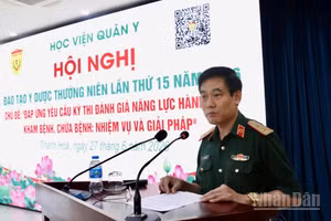 Trung tướng, Giáo sư, Tiến sĩ Trần Viết Tiến, Giám đốc Học viện Quân y phát biểu tại hội nghị.