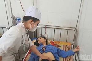 Các bệnh nhân bị ngộ độc thực phẩm sau khi sử dụng bánh mì ở Quảng Ngãi đã được bác sĩ tích cực điều trị, hiện sức khỏe đã ổn định.