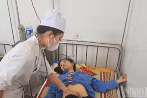 Các bệnh nhân bị ngộ độc thực phẩm sau khi sử dụng bánh mì ở Quảng Ngãi đã được bác sĩ tích cực điều trị, hiện sức khỏe đã ổn định.