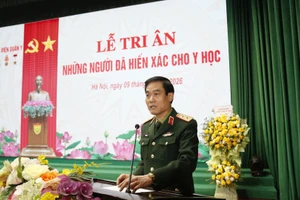 Trung tướng, Giáo sư, Tiến sĩ Trần Viết Tiến, Giám đốc Học viện Quân y phát biểu tại buổi lễ.