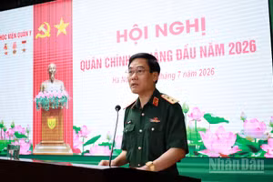 Trung tướng, Giáo sư, Tiến sĩ Trần Viết Tiến, Phó Bí thư Đảng ủy, Giám đốc Học viện Quân y chủ trì hội nghị.