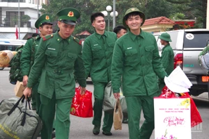 Các chiến sĩ hoàn thành nghĩa vụ quân sự, trở về địa phương.