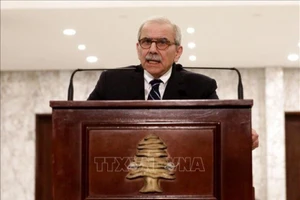 Thủ tướng Liban Nawaf Salam phát biểu tại Beirut. (Ảnh: THX/TTXVN)