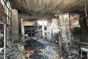 Hiện trường vụ cháy tại số nhà 56 thôn Đoàn Kết, đường Quốc lộ 14, xã Hòa Phú, tỉnh Đắk Lắk. (Ảnh: VGP)