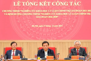 Các đồng chí chủ trì Lễ tổng kết. (Ảnh: THẾ ĐẠI)