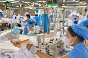 Mức đóng bảo hiểm hưu trí bổ sung do người sử dụng lao động và người lao động thỏa thuận tự nguyện. (Ảnh: KHA THOA)