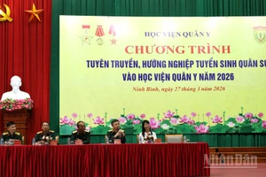 Lãnh đạo Học viện Quân y hướng dẫn, giải đáp những nội dung thông tin tuyển sinh vào Học viện Quân y năm 2026.