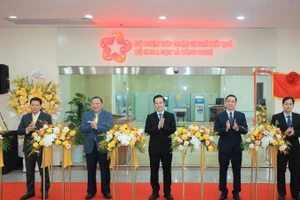 Bộ Khoa học và Công nghệ chính thức khai trương bộ phận một cửa tập trung, hiện đại. (Ảnh: BÍCH LIÊN)