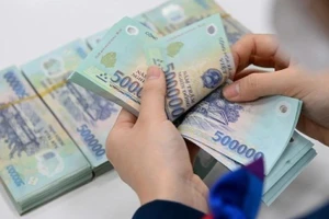 Lương cơ sở dự kiến tăng 8%, nhiều chính sách liên quan cũng thay đổi, trong đó có mức đóng bảo hiểm y tế. (Ảnh: VGP)