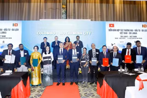 Tổng Bí thư, Chủ tịch nước Tô Lâm, Thủ tướng Sri Lanka Harini Amarasuriya chứng kiến Lễ trao các văn kiện hợp tác giữa 2 nước. (Ảnh: Thống Nhất/TTXVN)