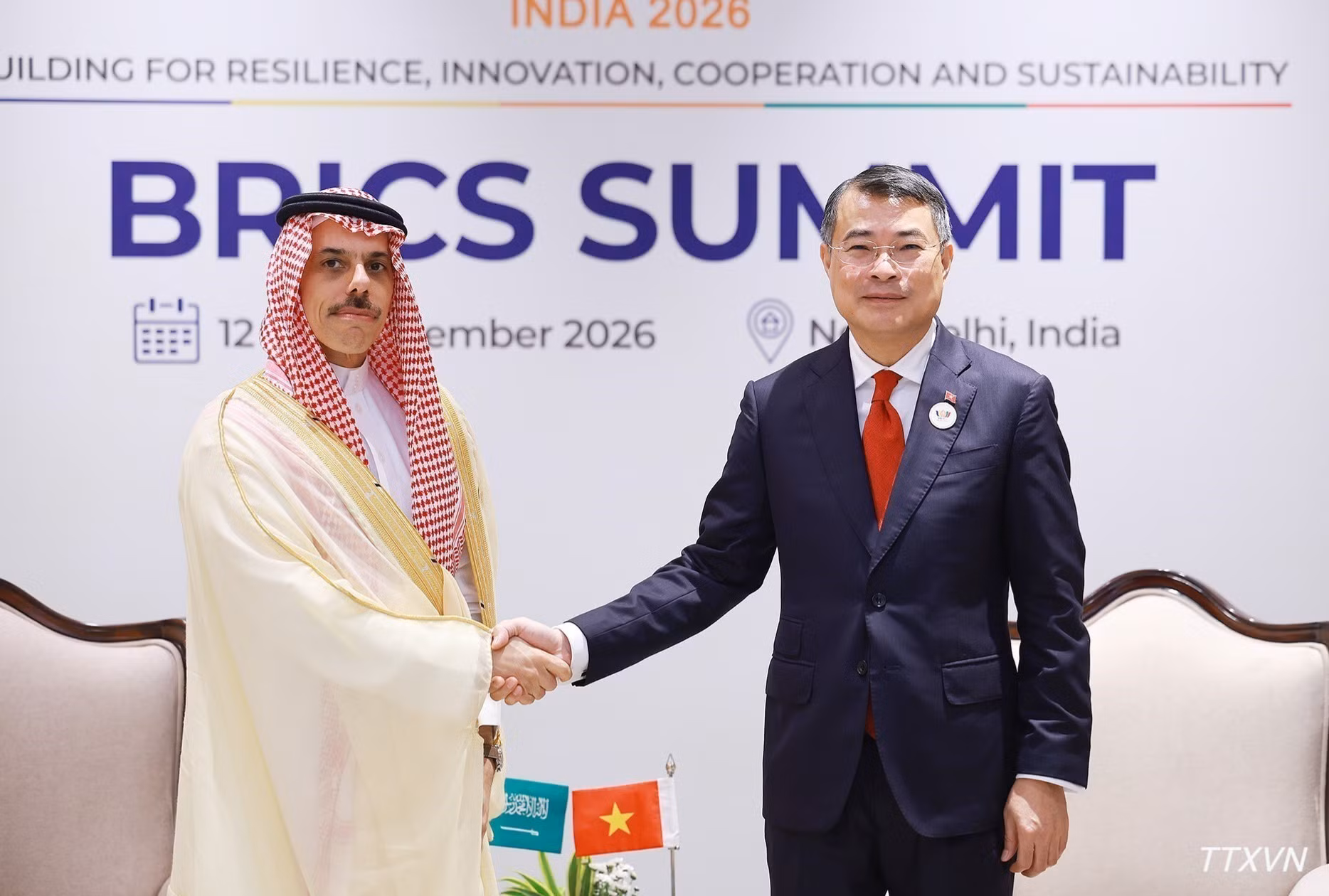 vna-potal-thu-tuong-le-minh-hung-gap-bo-truong-ngoai-giao-saudi-arabia.jpg