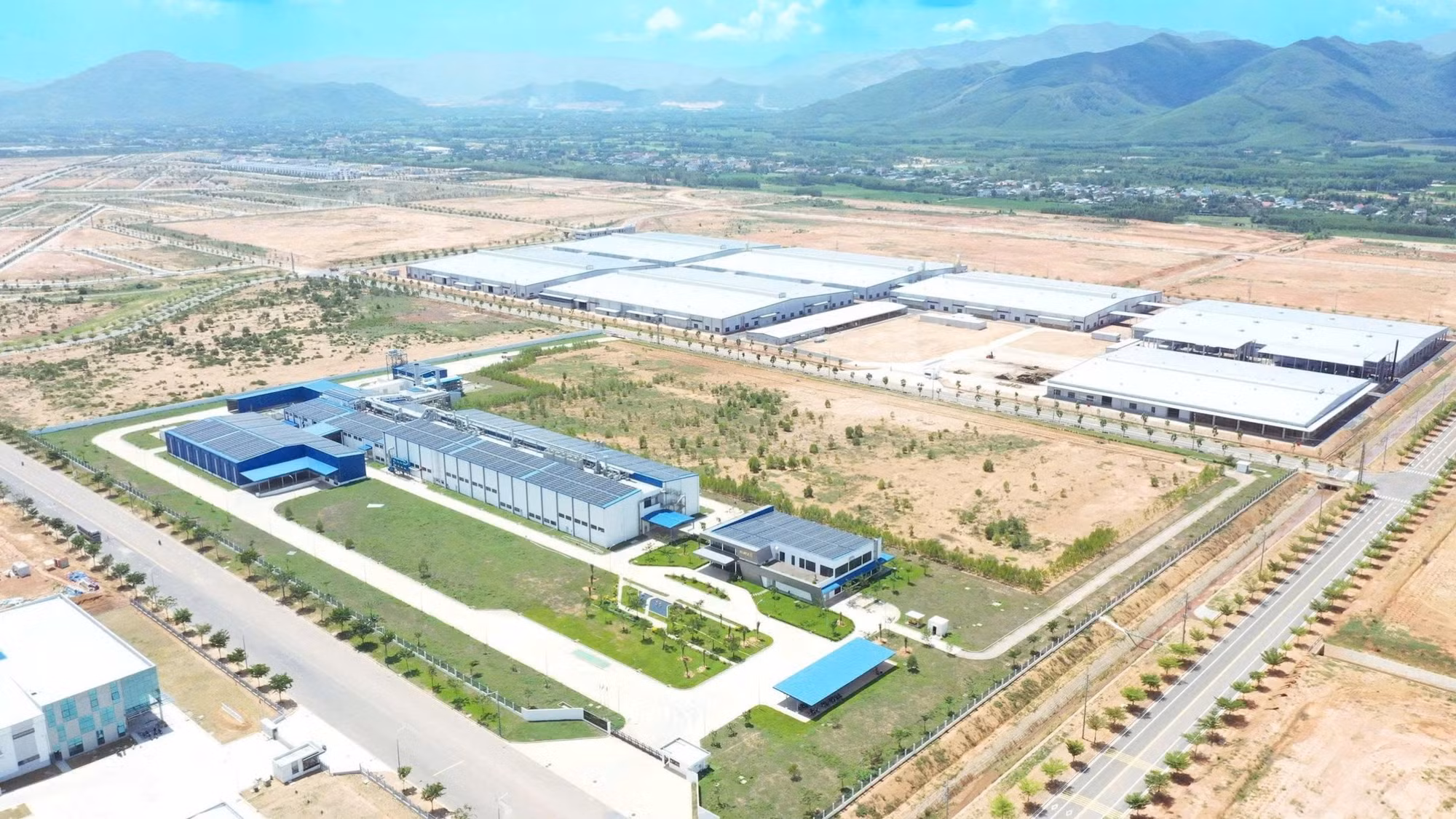 Gia Lai hỗ trợ doanh nghiệp trên địa bàn từng bước tiếp cận các tiêu chuẩn ESG phù hợp thực tiễn địa phương. Trong ảnh: Becamex VSIP Bình Định cam kết xây dựng hạ tầng xanh, hình thành nền tảng ESG dùng chung.