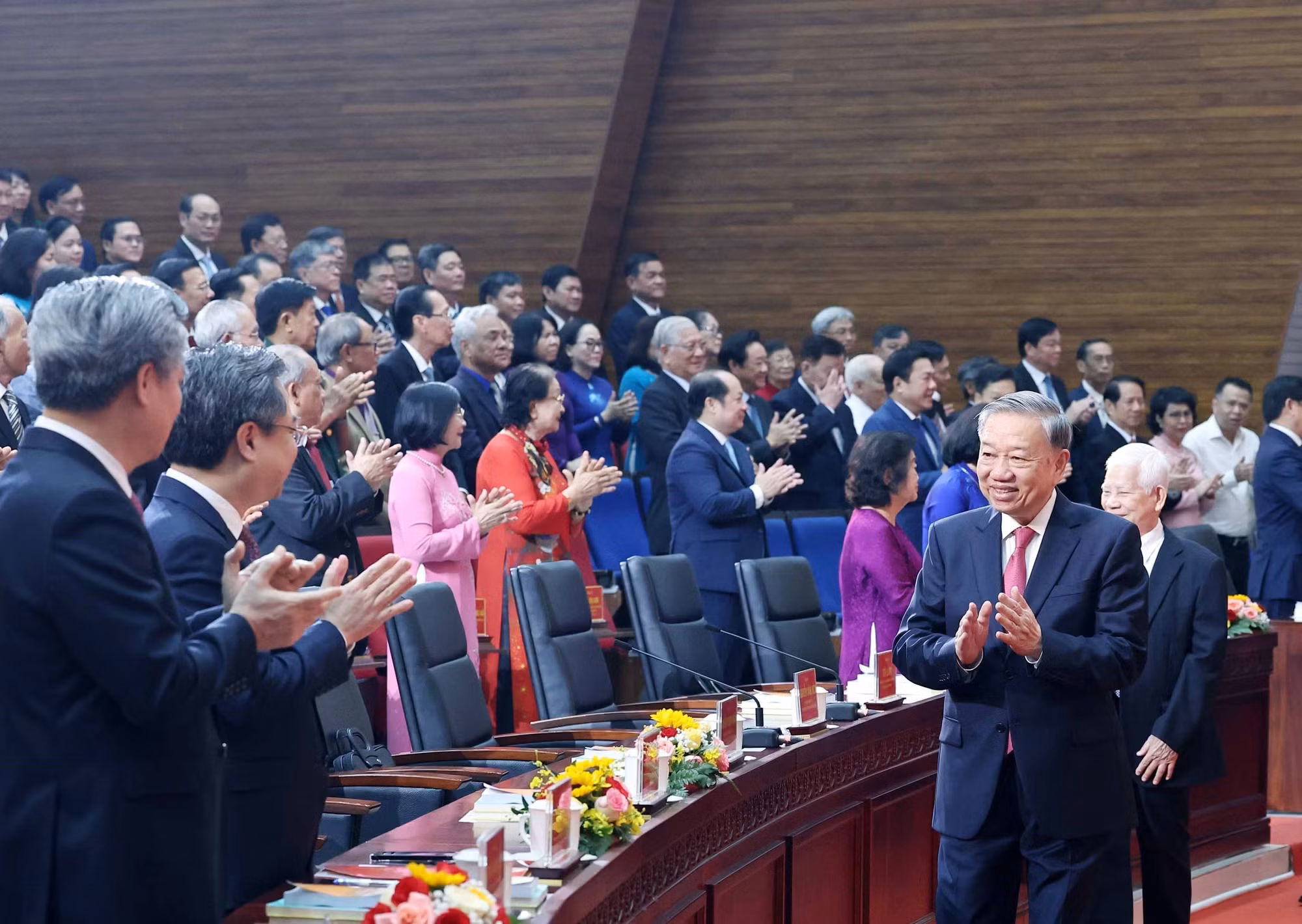 vna-potal-le-cong-bo-cac-nghi-quyet-quyet-dinh-cua-trung-uong-va-dia-phuong-ve-sap-nhap-don-vi-hanh-chinh-cap-tinh-cap-xa-ket-thuc-hoat-dong-don-vi-ha-8121829.jpg