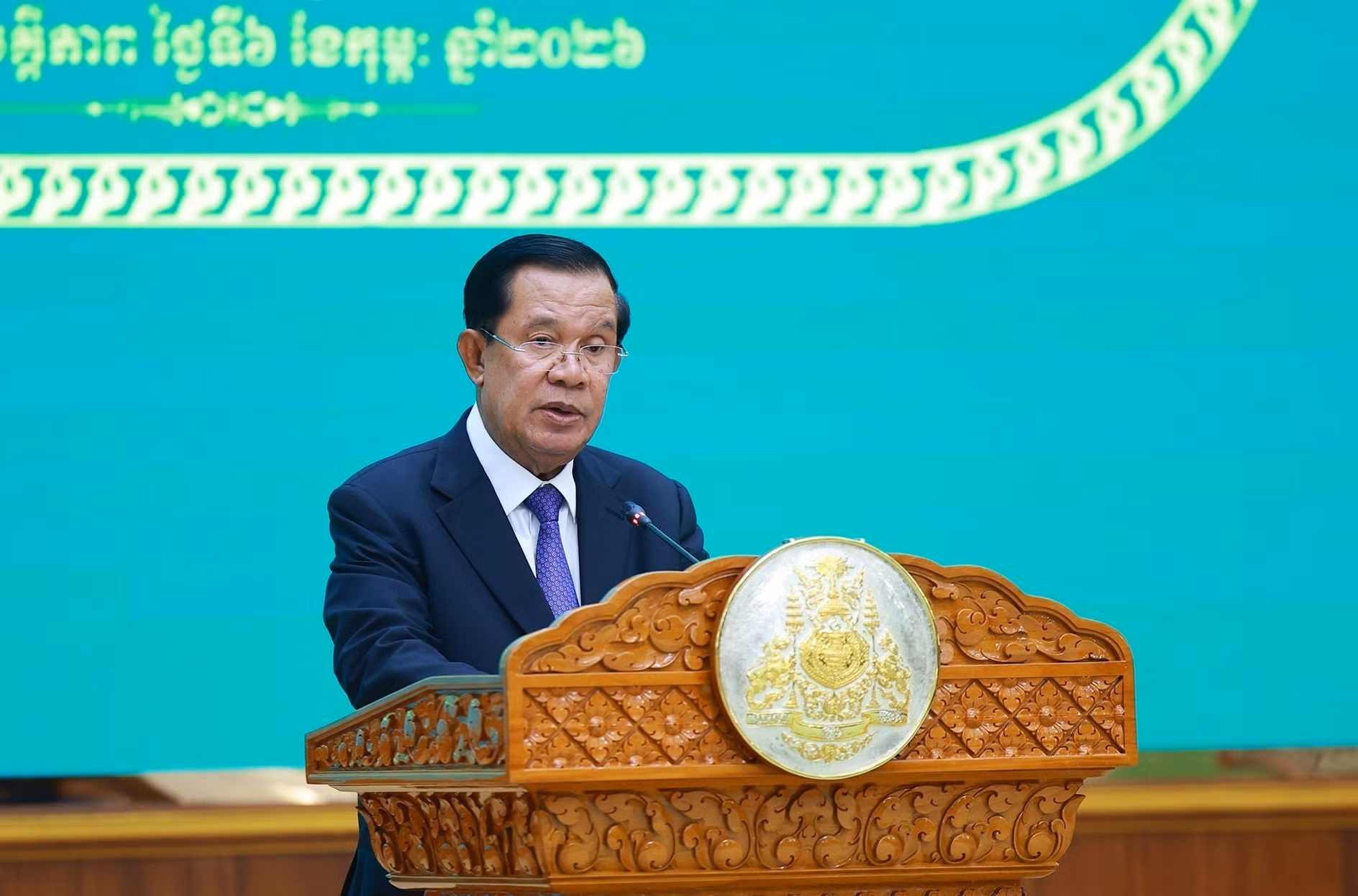 vna-potal-quoc-yen-chao-mung-tong-bi-thu-to-lam-tham-cap-nha-nuoc-toi-vuong-quoc-campuchia-8578086.jpg
