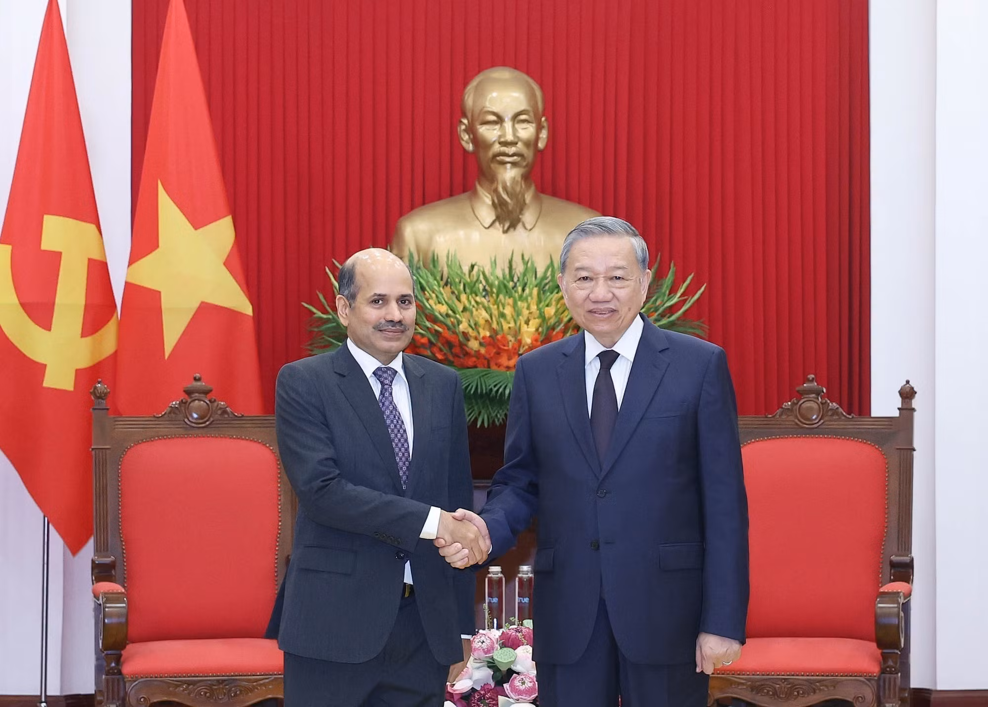 Tổng Bí thư Tô Lâm tiếp Đại sứ Ấn Độ tại Việt Nam Sandeep Arya. (Ảnh: TTXVN)