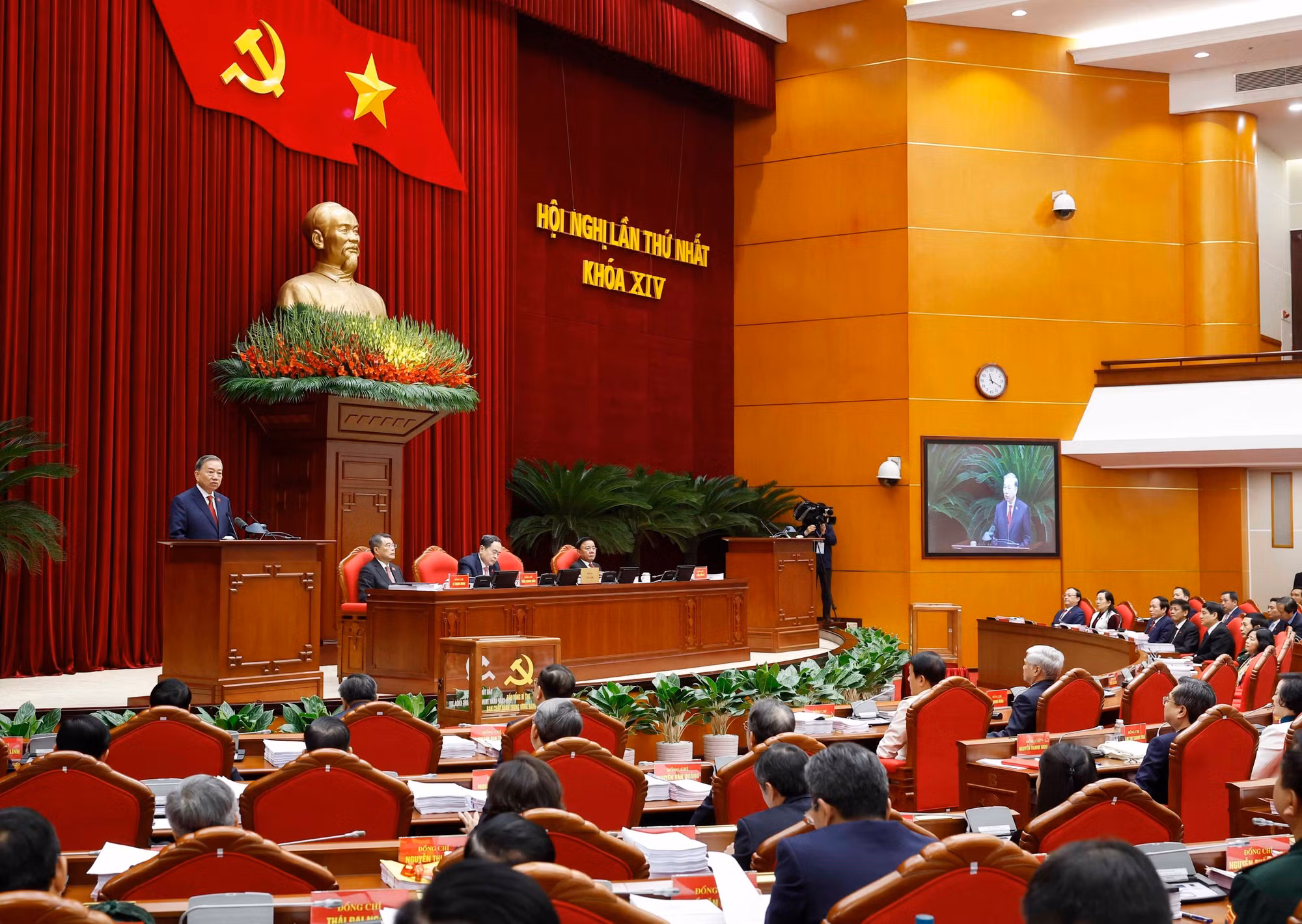 vna-potal-ban-chap-hanh-trung-uong-dang-khoa-xiv-tien-hanh-hoi-nghi-lan-thu-nhat-8547604.jpg