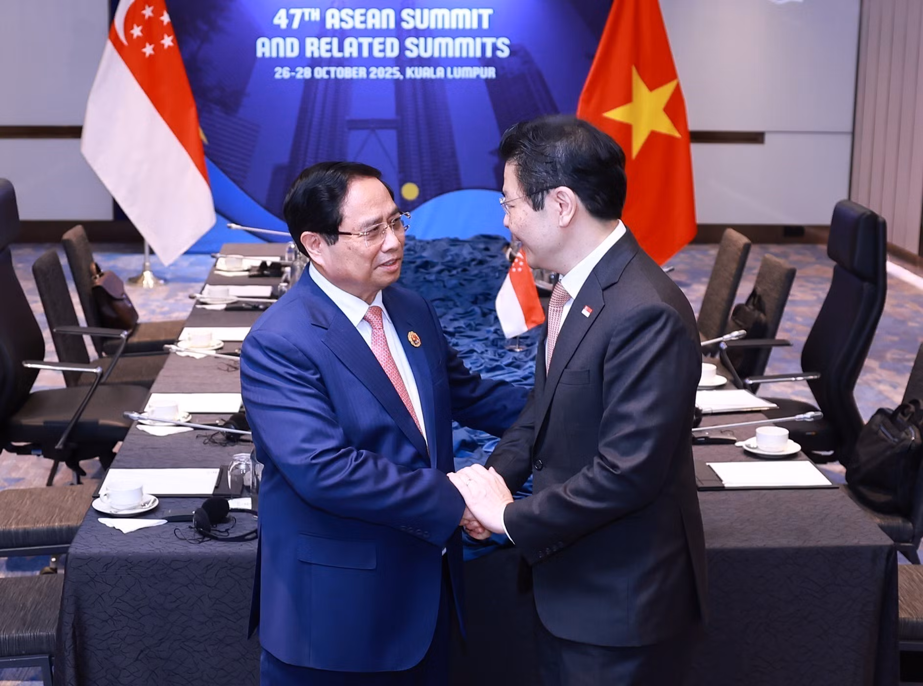 vna-potal-thu-tuong-pham-minh-chinh-gap-thuong-nien-lan-thu-2-voi-thu-tuong-singapore-lawrence-wong-8369329.jpg