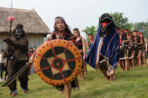 Lễ hội của người Ba na. (Ảnh: Báo Dân tộc và phát triển) Lễ hội của người Ba na. (Ảnh: Báo Dân tộc và phát triển)