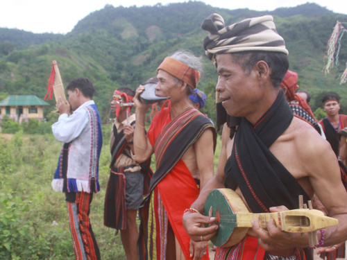 Một số nhạc cụ của đồng bào Bru-Vân Kiều. (Ảnh: Báo Dân tộc và phát triển)