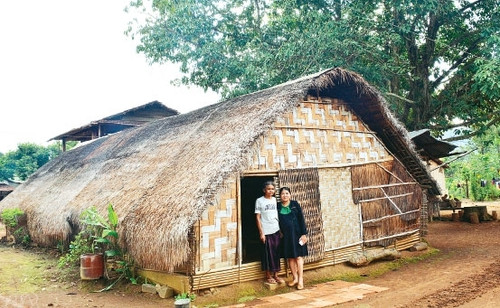 Nhà dài của người Xtiêng. (Ảnh: Báo Dân tộc và phát triển) Nhà dài của người Xtiêng. (Ảnh: Báo Dân tộc và phát triển)