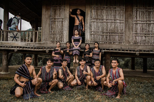 Đồng bào dân tộc Hrê. (Ảnh: Báo Dân tộc và phát triển)