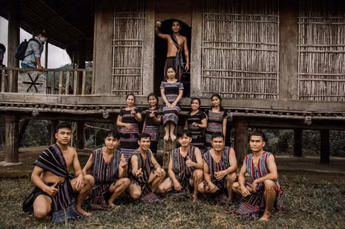 Đồng bào dân tộc Hrê. (Ảnh: Báo Dân tộc và phát triển)