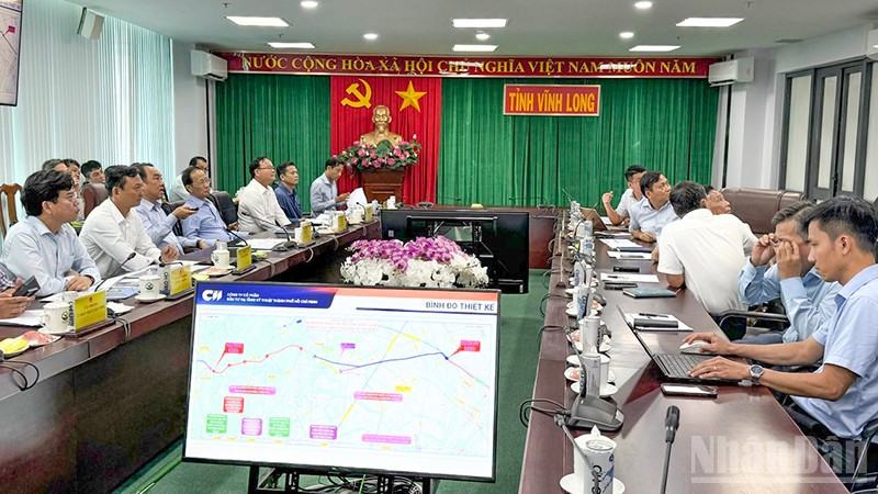 Quang cảnh buổi làm việc. ndo_br_anh-1-quang-canh-lam-viec.jpg
