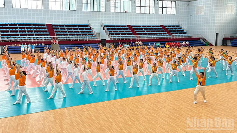 Một tiết mục đồng diễn yoga. ndo_br_anh-3-tiet-muc-dong-dien-yoga.jpg
