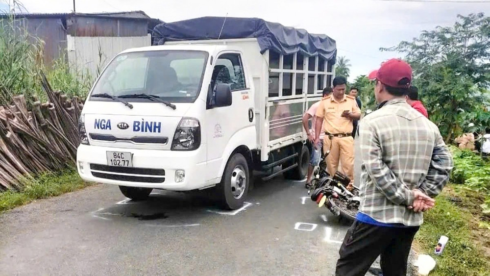 Hiện trường vụ tai nạn giao thông khiến nữ sinh tử vong. 