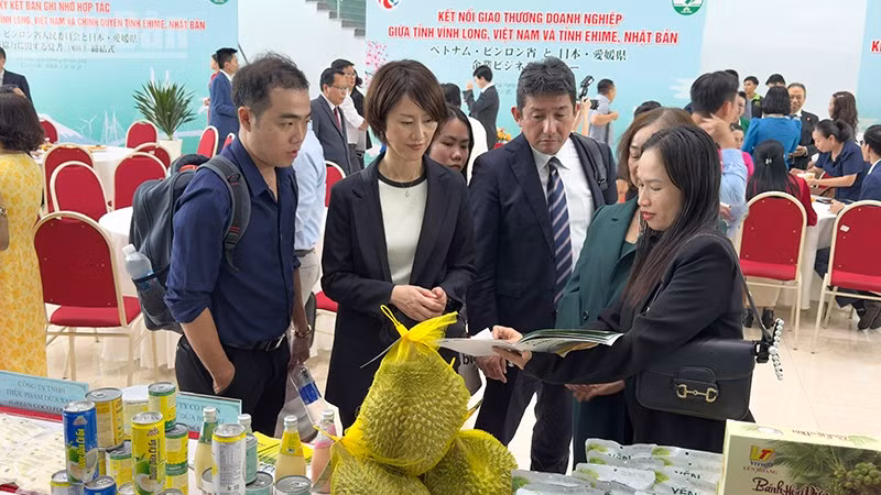 ndo_tl_anh-2-tham-quan.jpg