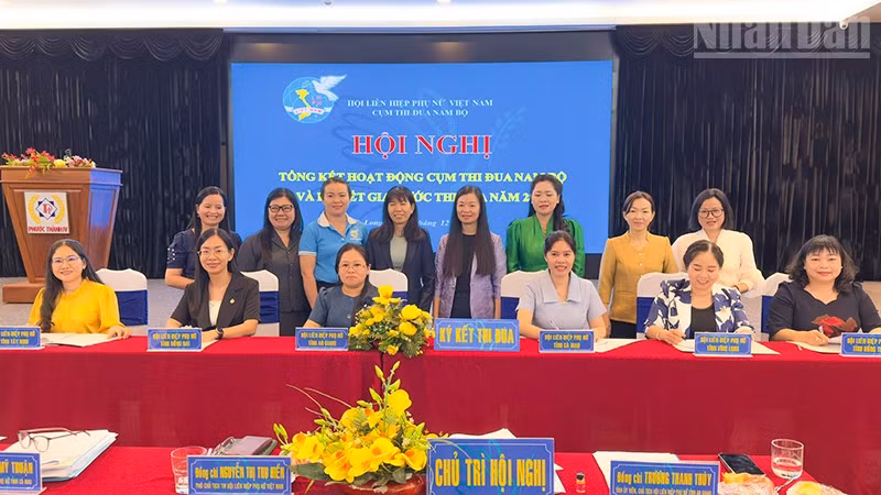 Lễ ký kết thi đua cụm Nam Bộ. 