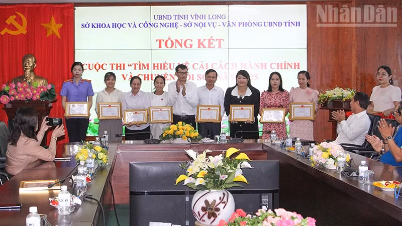 ndo_tr_anh-2-trao-giai-cho-cac-tap-the.jpg