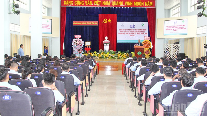 Quang cảnh buổi trao Giấy chứng nhận. ndo_br_img-6979.jpg