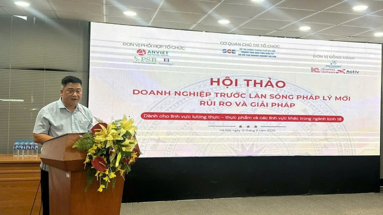 Ông Phạm Minh Hiếu – Phó Tổng Giám đốc Công ty cổ phần Công nghệ chống giả Việt Nam đã chia sẻ về giải pháp truy xuất nguồn gốc đối với sản phẩm hàng hóa dịch vụ. (Ảnh: BÍCH LIÊN) anh-3-9918.jpg