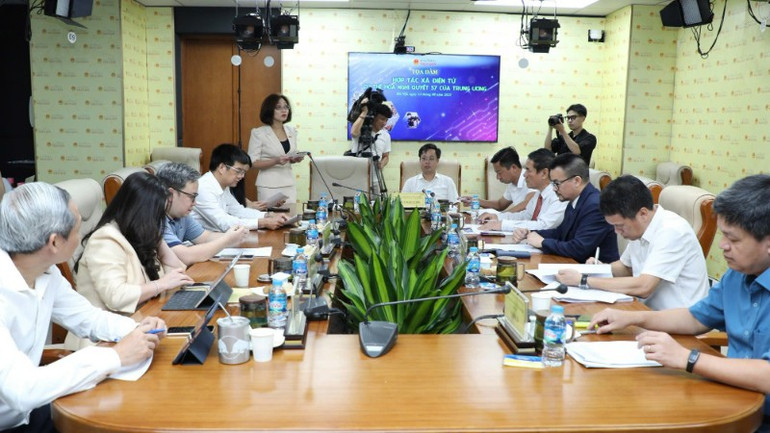 Toàn cảnh buổi tọa đàm. (Ảnh: BÍCH LIÊN) anh-1-4163.jpg