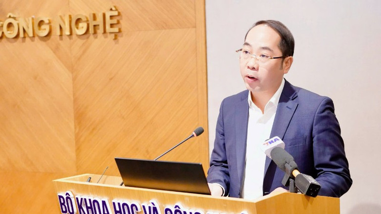 Пан Нгуєн Ван Хай, заступник директора Центру науки та інформаційних технологій, про дві головні нагороди. (Фото: TL) anh-2-8646.jpg