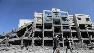 Tòa nhà tại Gaza bị phá hủy sau cuộc không kích của Israel. (Ảnh minh họa: THX/TTXVN)