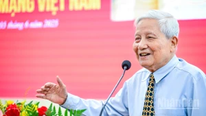 Đồng chí Hà Đăng, nguyên Ủy viên Trung ương Đảng, nguyên Trưởng ban Tư tưởng-Văn hóa Trung ương (nay là Ban Tuyên giáo và Dân vận Trung ương), nguyên Tổng Biên tập Báo Nhân Dân, Tổng Biên tập Tạp chí Cộng sản, từng là trợ lý Tổng Bí thư Lê Duẩn và Tổng Bí thư Nông Đức Mạnh.