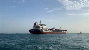 Tàu chở dầu Stena Impero di chuyển gần eo biển Hormuz, Iran, ngày 21/7/2019. (Ảnh: THX/TTXVN)