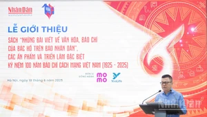 Đồng chí Lê Quốc Minh, Ủy viên Trung ương Đảng, Tổng Biên tập Báo Nhân Dân, Phó Trưởng Ban Tuyên giáo và Dân vận Trung ương, Chủ tịch Hội Nhà báo Việt Nam phát biểu khai mạc buổi lễ.