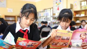 Việc đầu tư xây dựng trường học cho các xã biên giới đất liền là một nhiệm vụ trọng tâm. (Ảnh minh họa: TTXVN)