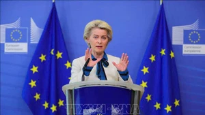 Chủ tịch Ủy ban châu Âu Ursula von der Leyen phát biểu tại Strasbourg, Pháp. (Ảnh: THX/TTXVN)