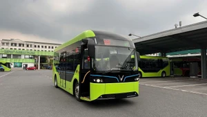 Hướng tới việc chuyển đổi toàn bộ phương tiện xe buýt sang xe buýt sử dụng điện, năng lượng xanh.