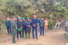 Phó Chủ tịch Thường trực Ủy ban nhân dân tỉnh Lào Cai Nguyễn Thế Phước trực tiếp đến hiện trường chỉ đạo công tác khắc phục hậu quả.