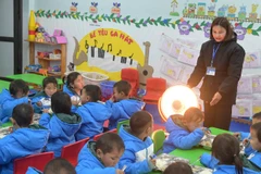 Học sinh Sa Pa được trang bị thêm quạt sưởi bảo đảm đủ ấm.