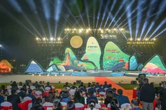 Quang cảnh lễ khai mạc Festival sông Hồng-Lào Cai 2025.
