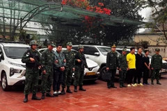 Các đối tượng cùng tang vật bị bắt giữ.