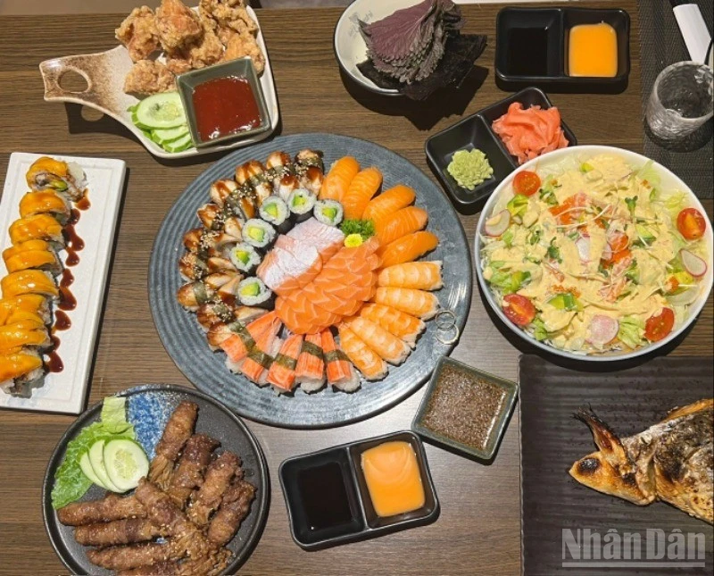 Bộ Y tế đề nghị truy xuất nguồn gốc thực phẩm để xác định rõ nguồn cung cấp nguyên liệu, thực phẩm nghi ngờ gây ngộ độc sau khi ăn buffet tại một quán ăn. (Ảnh minh họa)