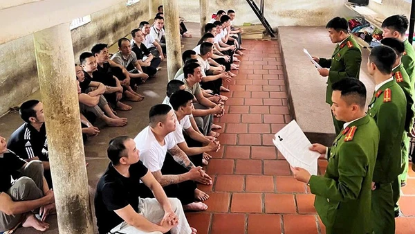 Công an phổ biến quyền bầu cử tới những người bị tạm giam, tạm giữ.