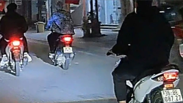 Hành vi vi phạm của các thanh niên khi điều khiển phương tiện tham gia giao thông.